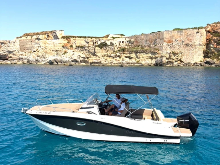 Quicksilver Activ 755 Sundeck da affittare a  Mahon Port