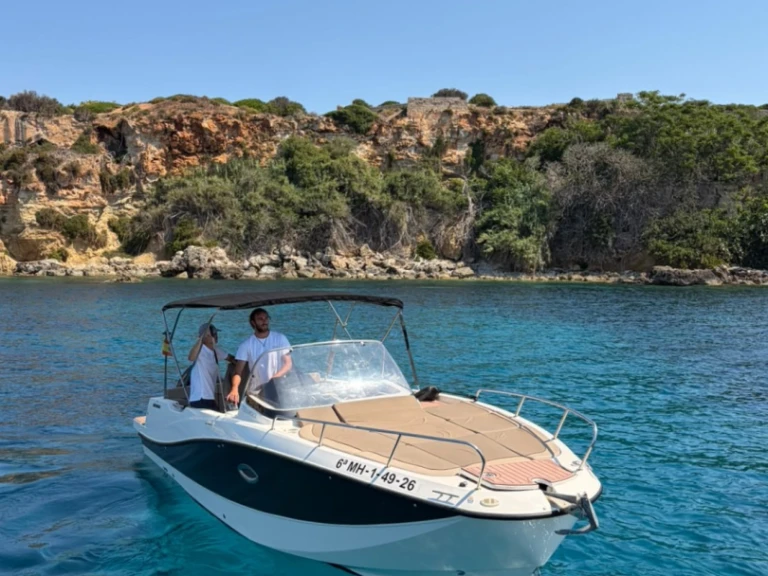 Noleggio a Mahon Port – Quicksilver Activ 755 Sundeck su SamBoat