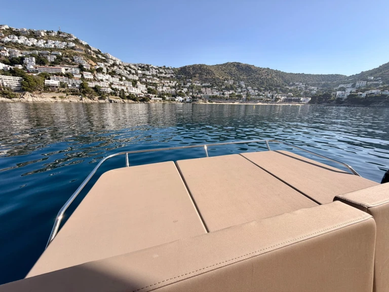 Noleggiare una Parker Parker 39 fly a Roses