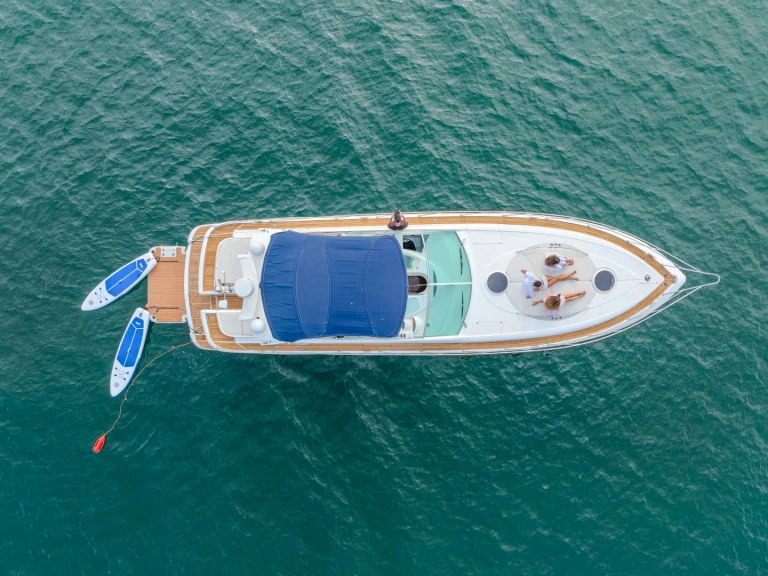 Noleggio Barca a motore con o senza skipper Fairline a Cascais