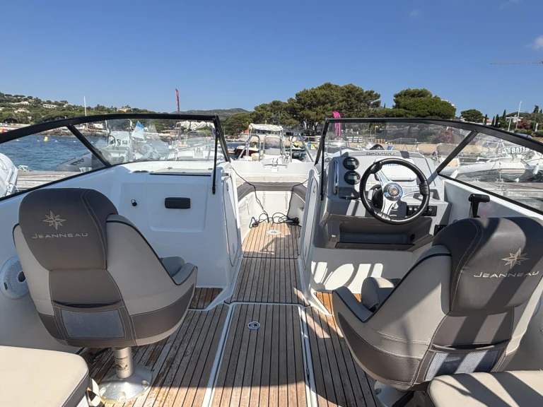 Noleggio Barca a motore a Les Issambres – Jeanneau Cap Camarat 6.5 BR