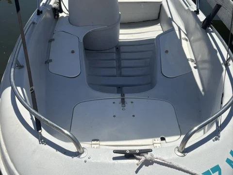 Noleggio Barca a motore Jeanneau con patente nautica