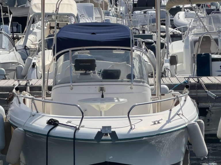 Noleggio Barca a motore Jeanneau con patente nautica