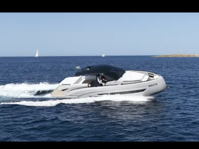 Barca a motore a noleggio a Marina Botafoch al miglior prezzo