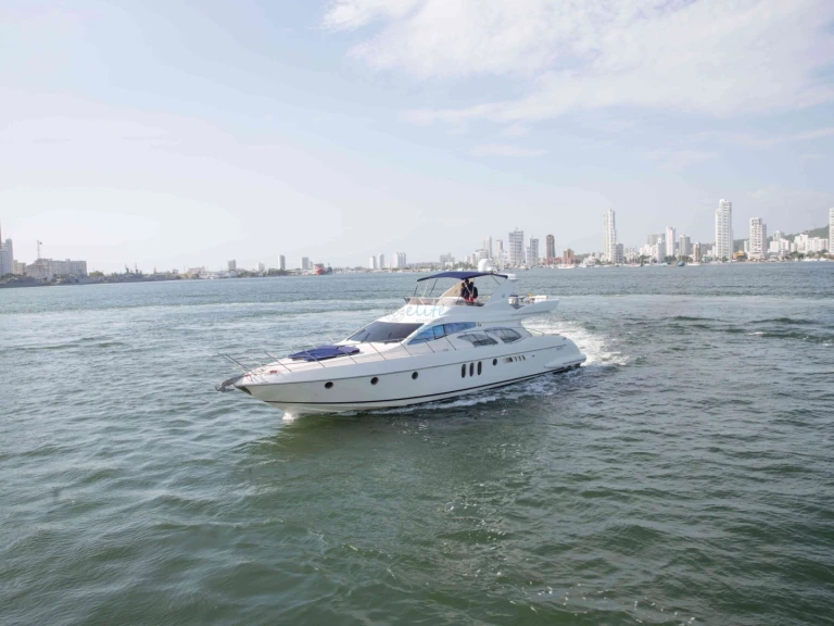Noleggio Catamarano Custom Made con patente nautica