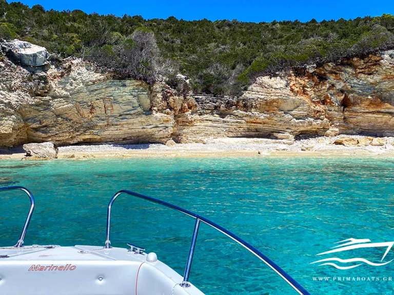 Noleggiare una Marinello Eden 590 a Gáïos