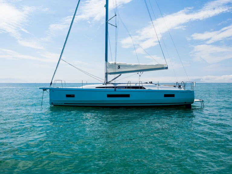 Noleggiare una Bénéteau Oceanis 40.1 a Ao Po