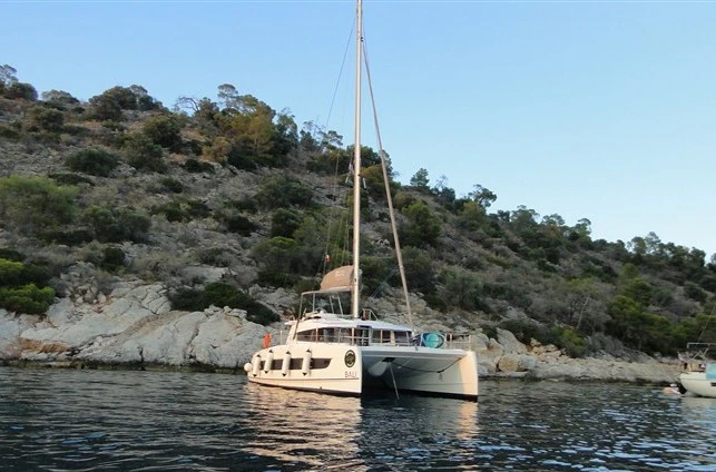 Noleggio Catamarano a Álimos – Bali Bali 4.2