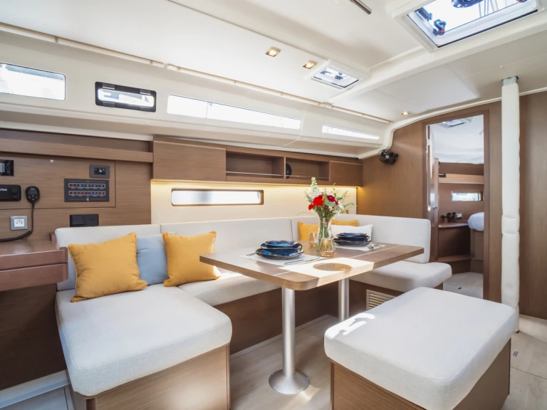 Bénéteau Oceanis 40.1 da affittare a  Ao Po