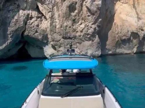 Noleggio Barca a motore Axopar con patente nautica