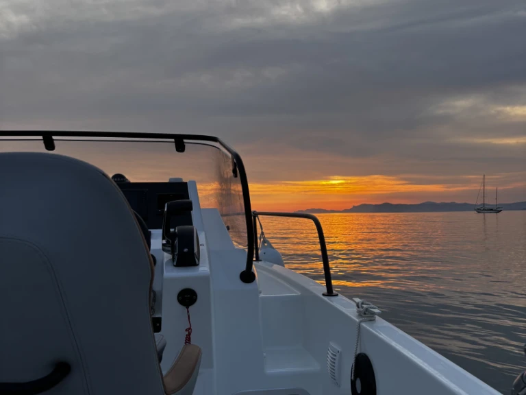 Noleggio Barca a motore con o senza skipper Bénéteau a Sanary-sur-Mer
