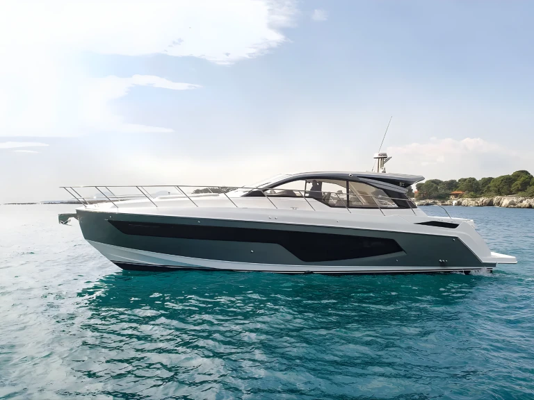 Noleggio Barca a motore Azimut con patente nautica
