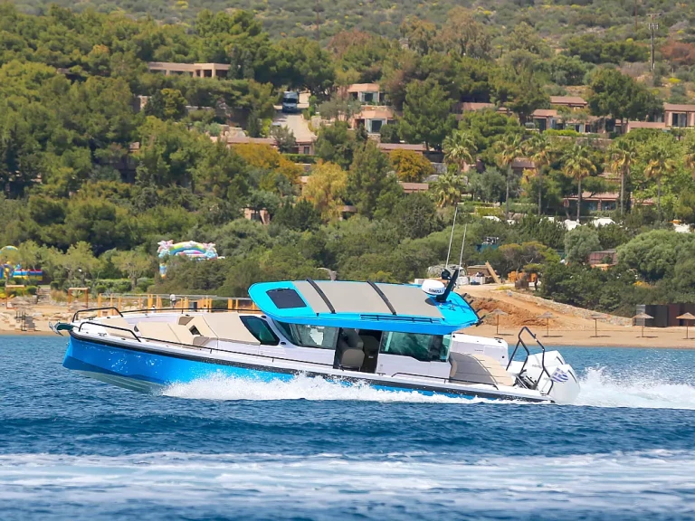 Noleggio Barca a motore Axopar con patente nautica