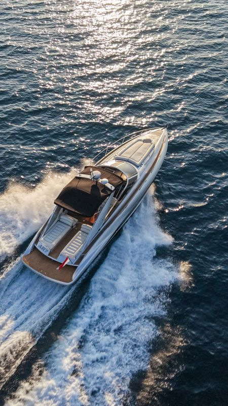 Noleggiare una Sunseeker Superhawk 43 a Cannes