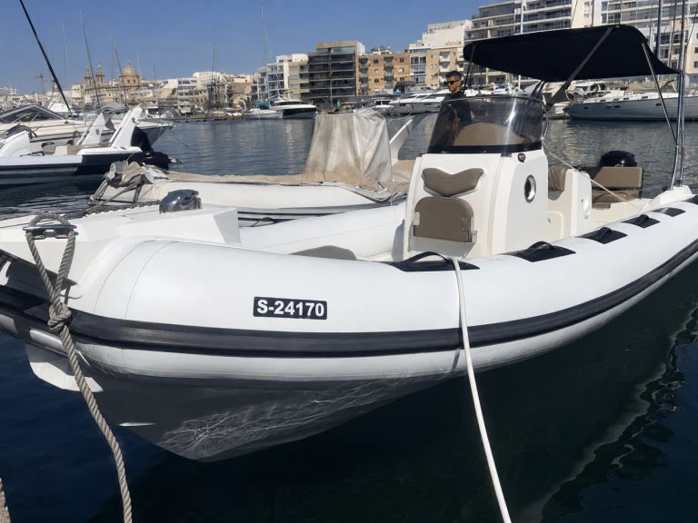 Noleggio barche Ranieri Cayman 26 Sport a Tal-Pietà su Samboat