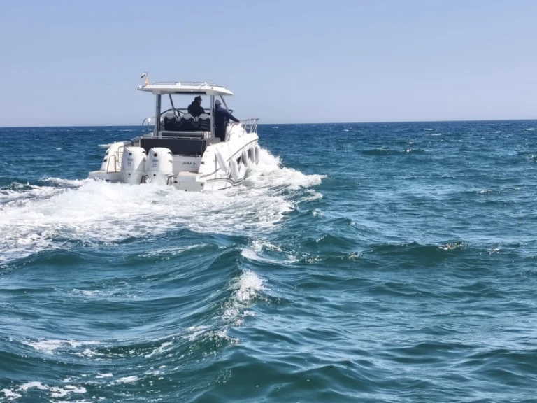 Noleggio Barca a motore con o senza skipper Jeanneau a Empuriabrava