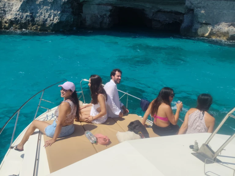 Noleggio Yacht di lusso Ferretti con patente nautica