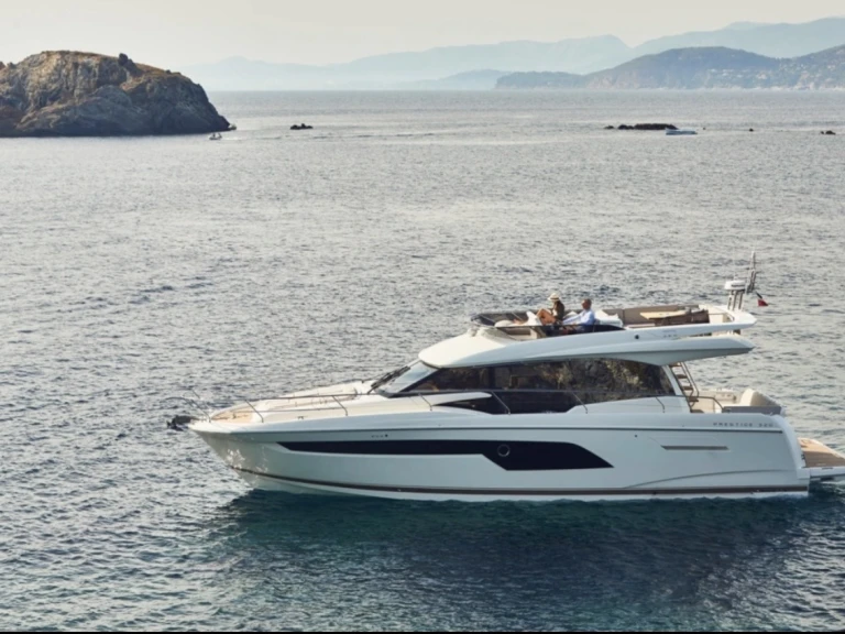 Noleggio Yacht di lusso a Propriano – Prestige Prestige 520 Fly