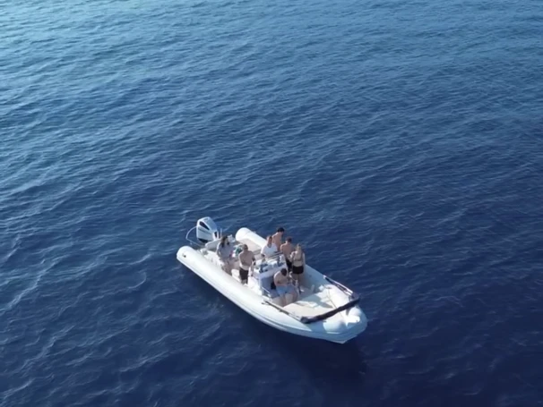 Noleggio Gommone Joker Boat con patente nautica