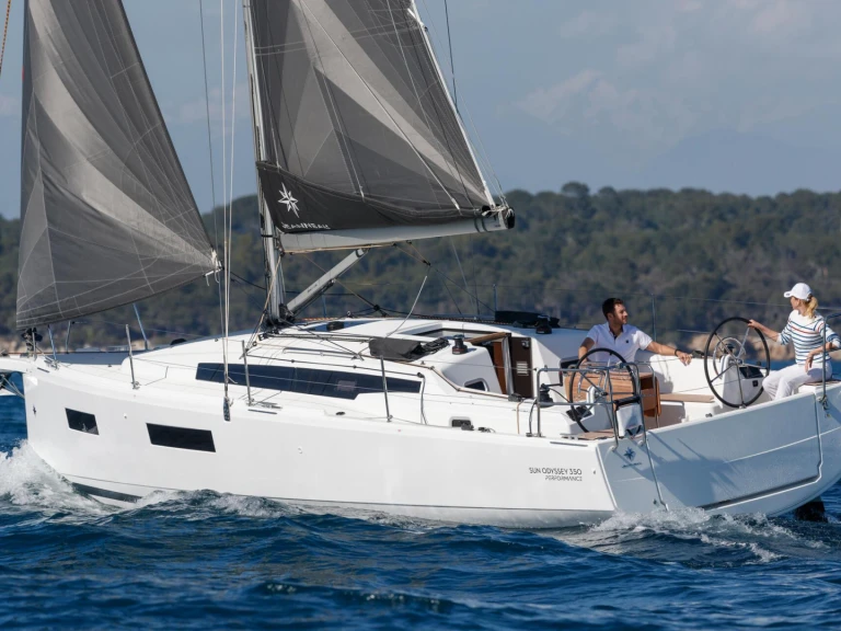 Jeanneau Sun oddysey 350 da affittare a  Marina deportiva de Menorca