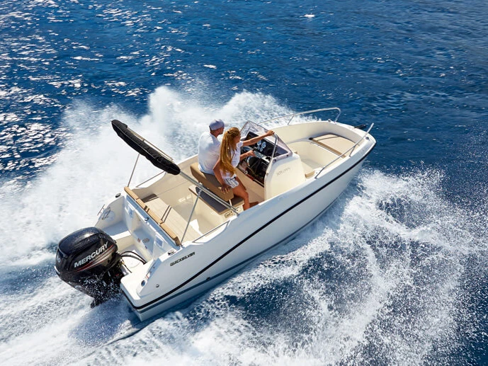 Noleggiare una Quicksilver Activ 505 Open a Carboneras