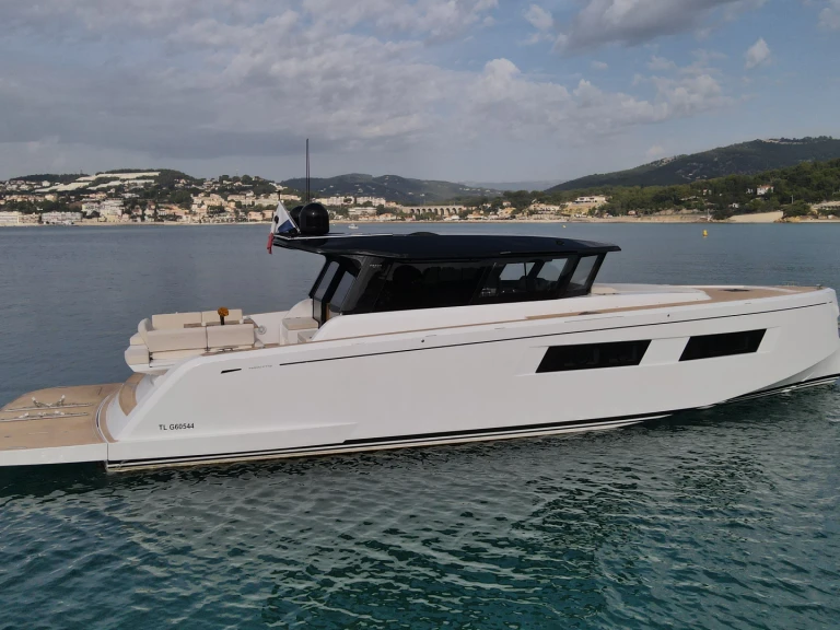 Noleggiare una Pardo Yachts GT 52 a Baie de Bandol