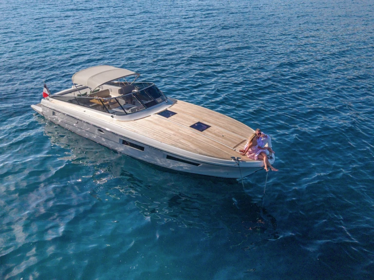 Noleggiare una Itama Itama 45 a Saint-Tropez