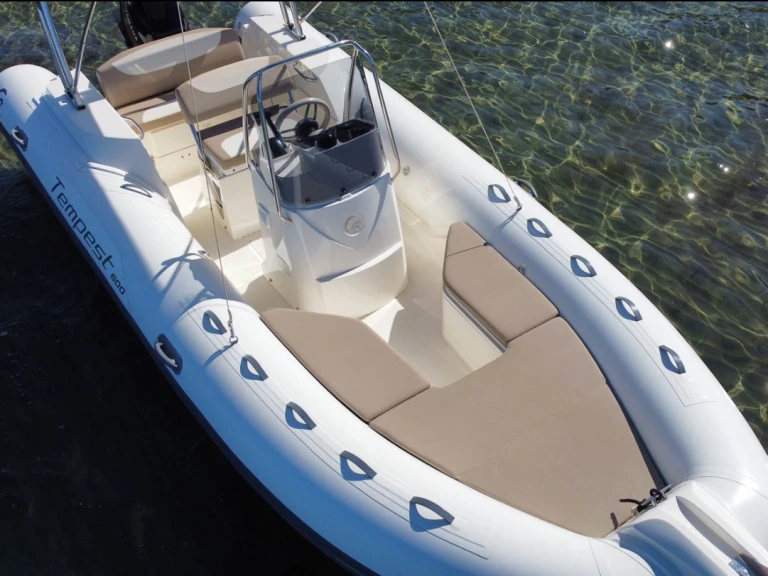 Noleggio Gommone Capelli con patente nautica