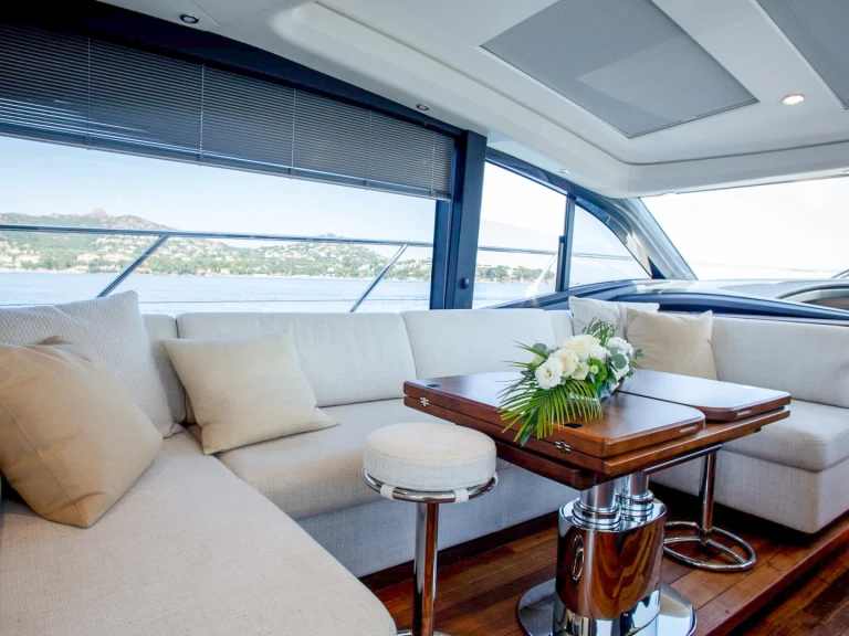 Noleggio Barca a motore Princess con patente nautica