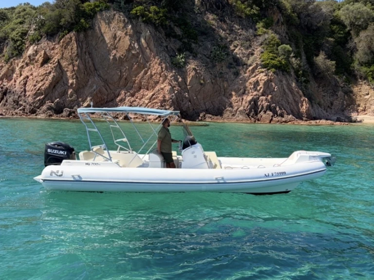Noleggio Gommone Nuova Jolly con patente nautica