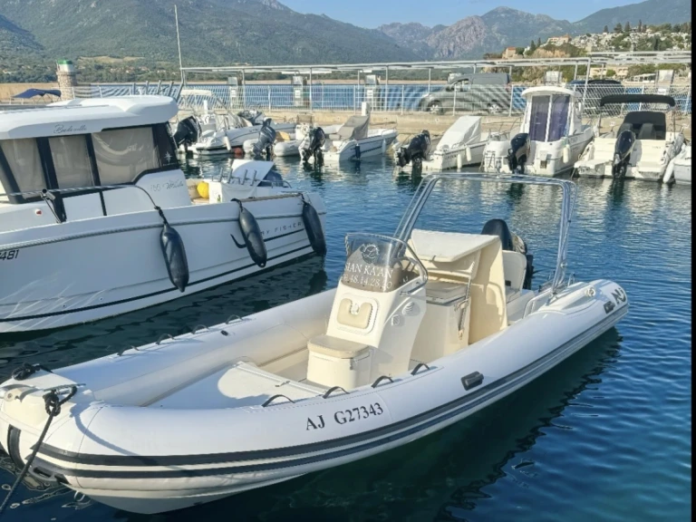 Gommone a noleggio a Propriano al miglior prezzo