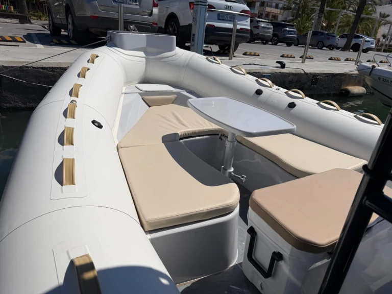 Noleggio Gommone a Alcúdia – Zodiac Hurricane 733