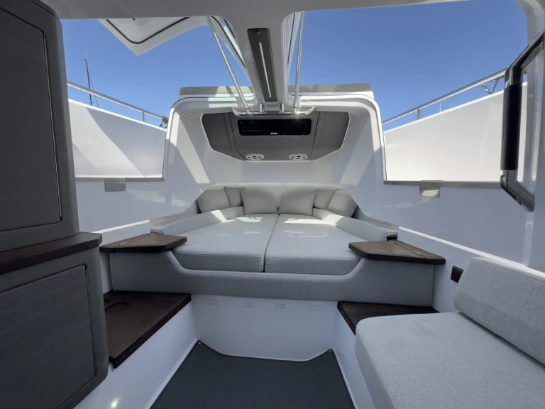 Noleggio a Port Cogolin – Axopar Axopar 37 Sun-Top su SamBoat