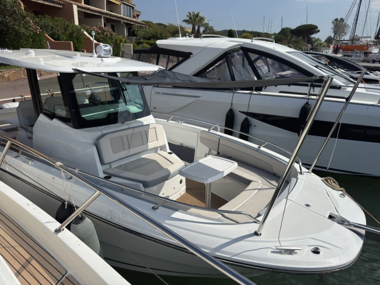 Noleggio barche Jeanneau Cap Camarat 9.0 CC a Cogolin su Samboat