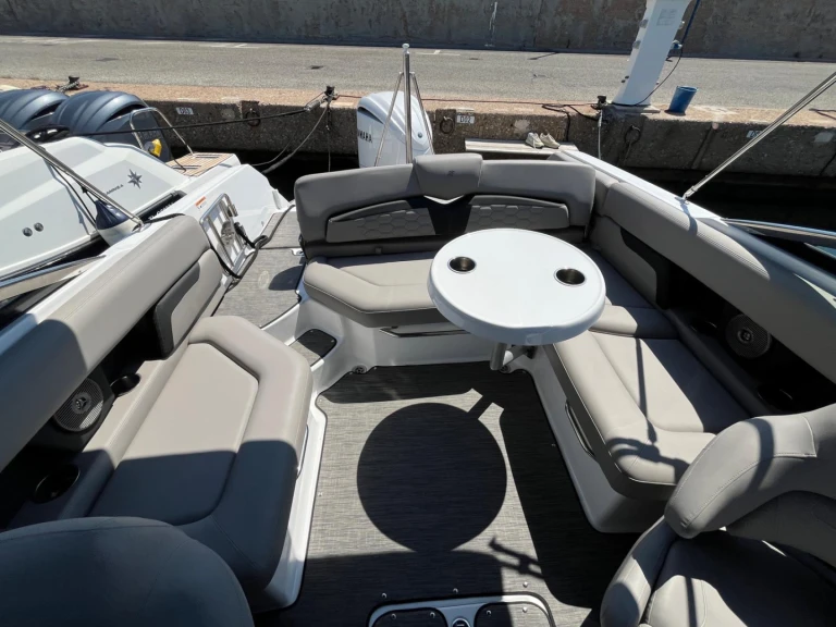 Noleggio a Cogolin – Four Winns HD5 su SamBoat