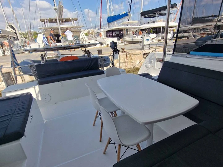 Noleggio Catamarano Lagoon con patente nautica