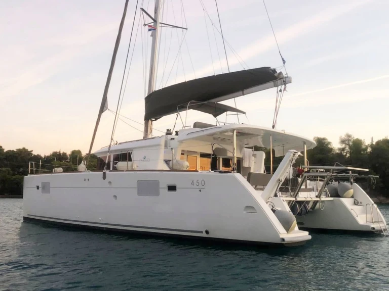 Noleggiare una Lagoon Lagoon 450 F a Álimos
