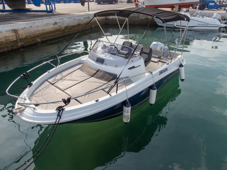 Noleggio Barca a motore Jeanneau con patente nautica