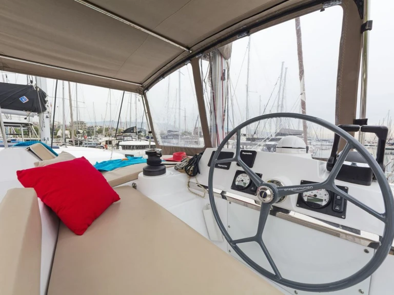 Catamarano a noleggio a Ávdira al miglior prezzo