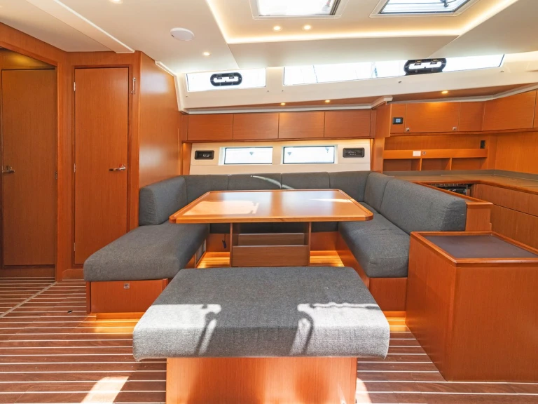 Noleggio barche Bavaria Bavaria C57 a Álimos su Samboat