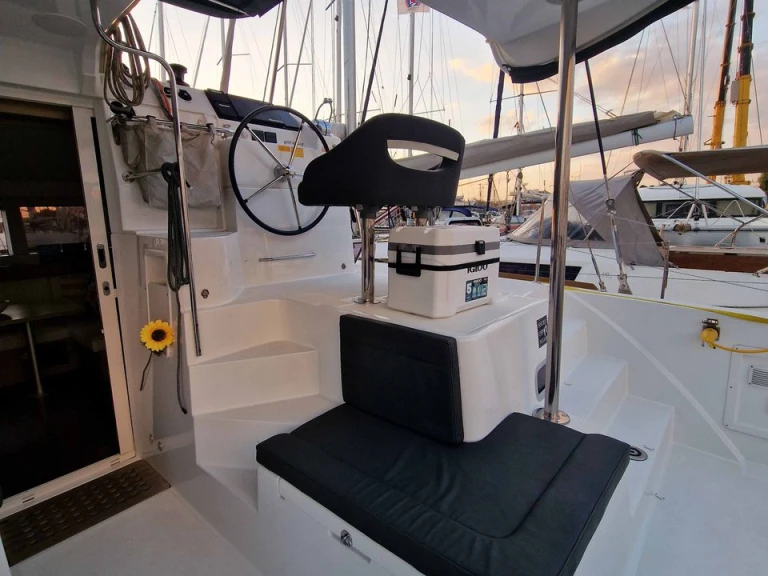 Noleggio barche Álimos economico Lagoon 40