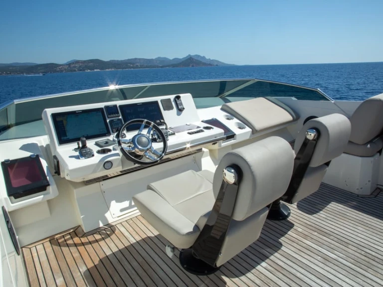 Noleggio Barca a motore con o senza skipper Prestige a Cannes