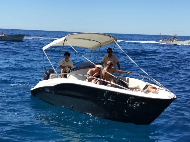 Noleggiare una Clear Marine Aries Open a Sorrento