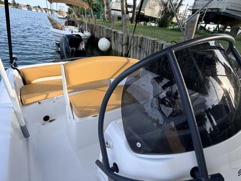 Noleggio Barca a motore a Bevazzana – Ranieri Shark 19