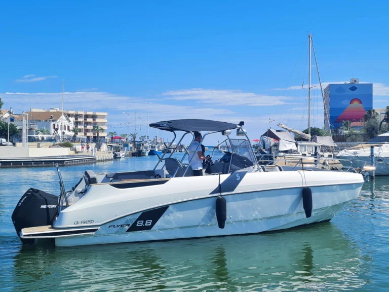 Barca a motore a noleggio a Saint-Raphaël al miglior prezzo