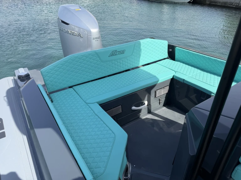 Noleggio Gommone a Porto Pollo – Alson Force 8