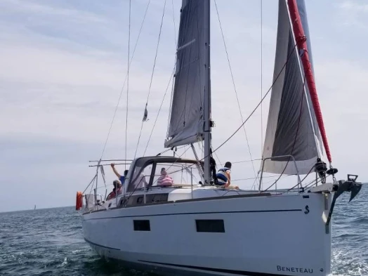 Noleggio barche Bénéteau Oceanis 38.1 a Les Sables-d'Olonne su Samboat