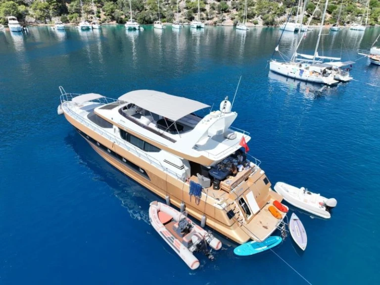 Noleggio Barca a motore Custom Made con patente nautica