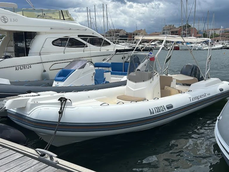 Noleggio a Porto-Vecchio – Capelli Tempest 700 Sun su SamBoat