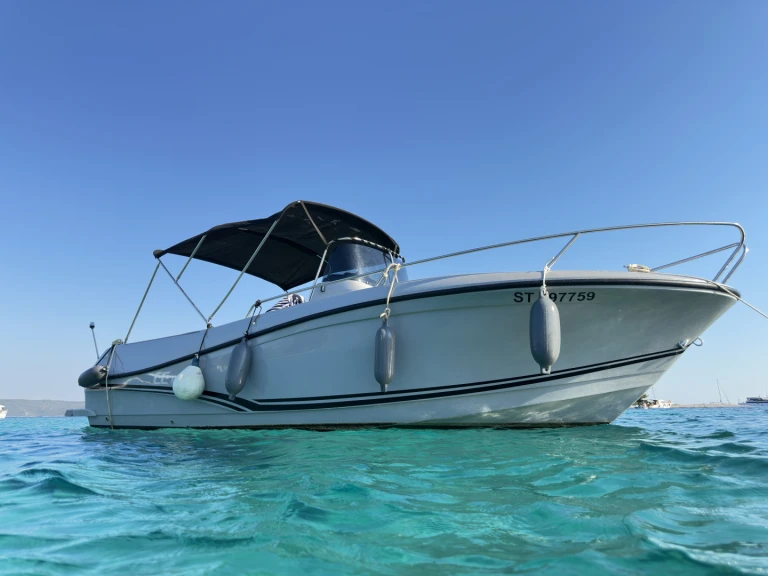 Noleggio Barca a motore Jeanneau con patente nautica